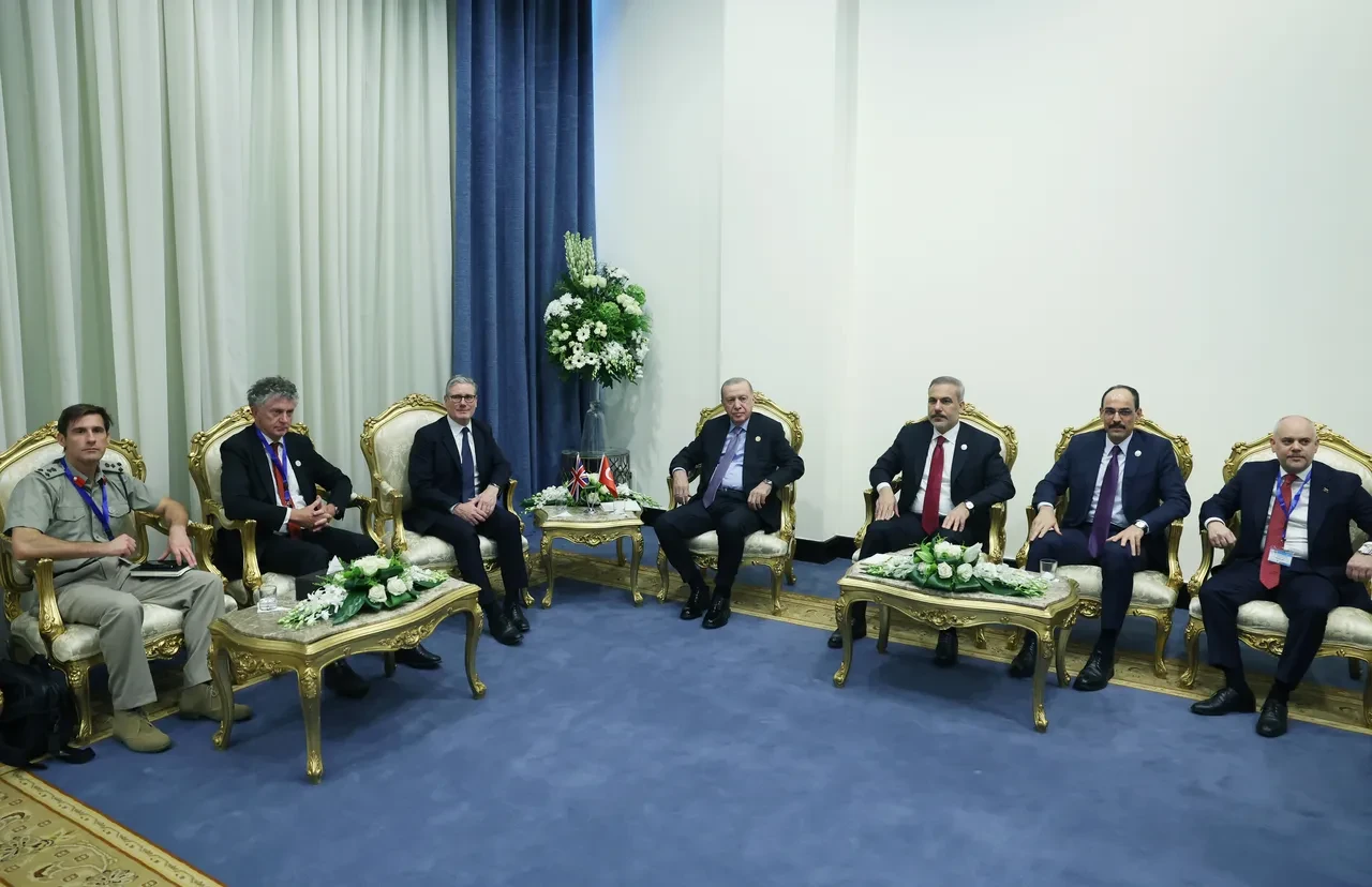 Mısır'daki barış zirvesine katılan Erdoğan yurda döndü