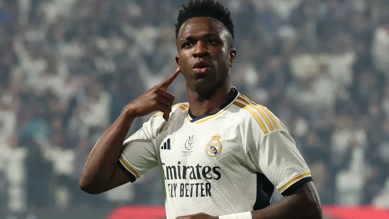 Real Madrid'den Kenan Yıldız bombası! Vinicius'un yerine geliyor