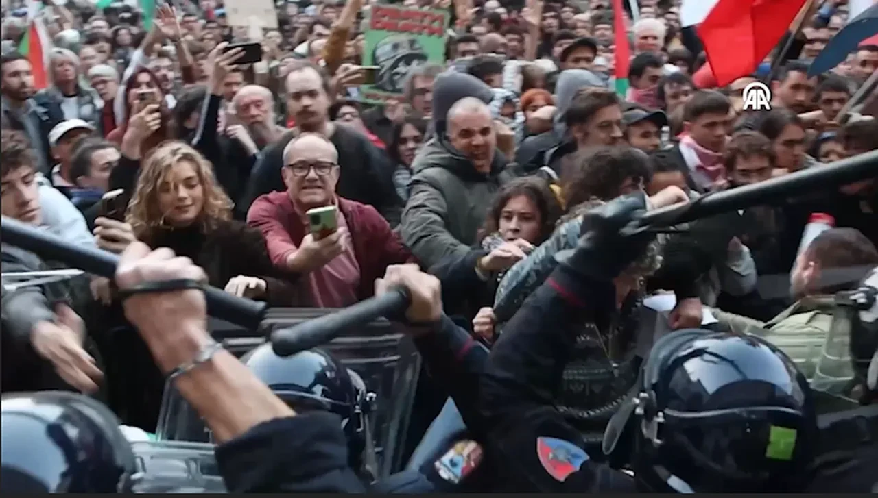 Tel Aviv ile kardeş şehir olmak istemeyen halk isyan etti, sokağa döküldü