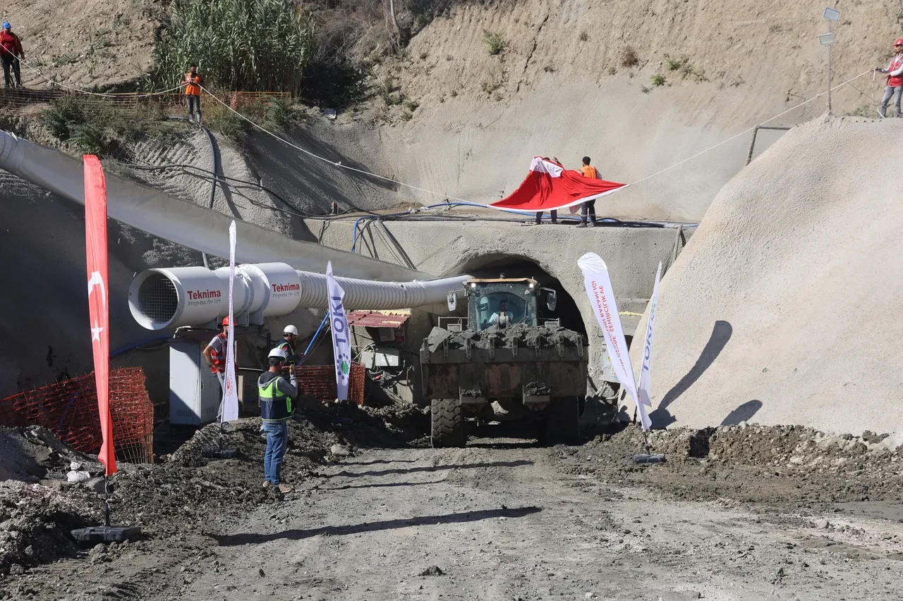 Türkiye'nin en büyüğü olacak! Yerin 20 metre altında, 11 bin 200 metre uzunluğunda