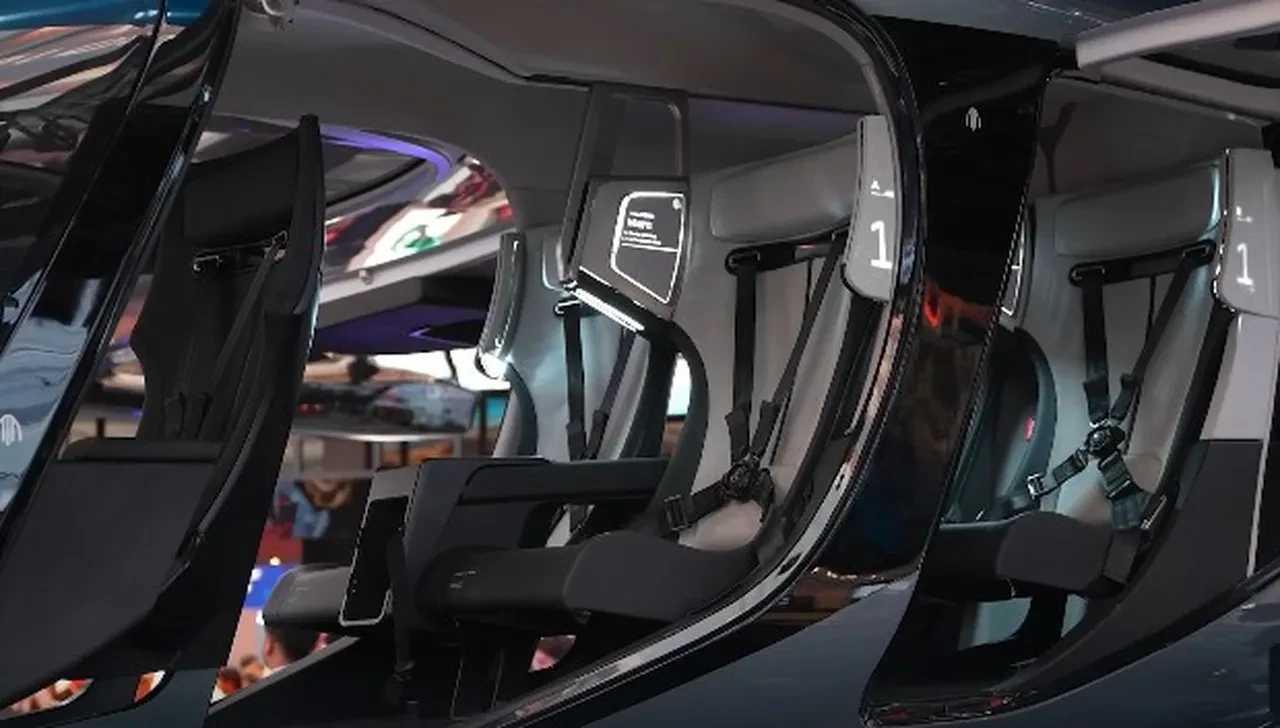 Uçan taksi görücüye çıktı: Yarım saatte 86 kilometre gidiyor