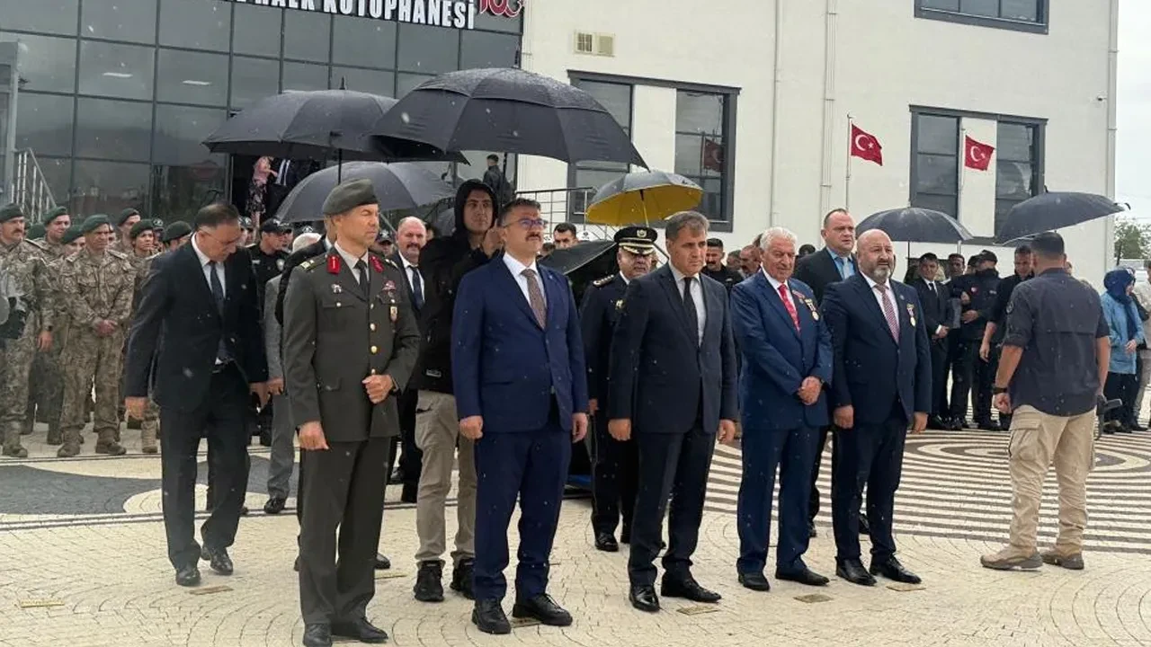 'Valiye şemsiye var, gazilere yok' haberini yapan İHA muhabiri Sebahattin Yum gözaltına alındı  