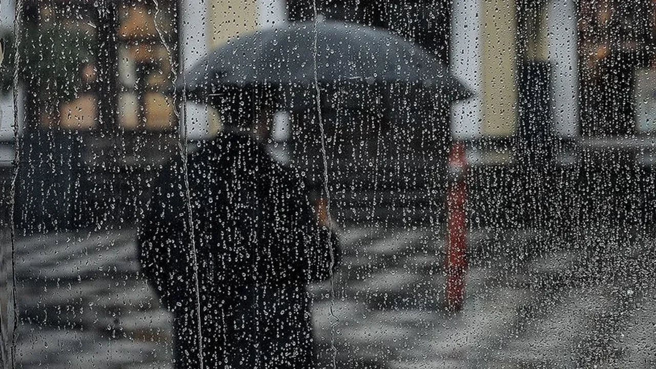 AKOM uyardı! Hafta sonu plan yapanlar dikkat: Kuvvetli sağanak geliyor