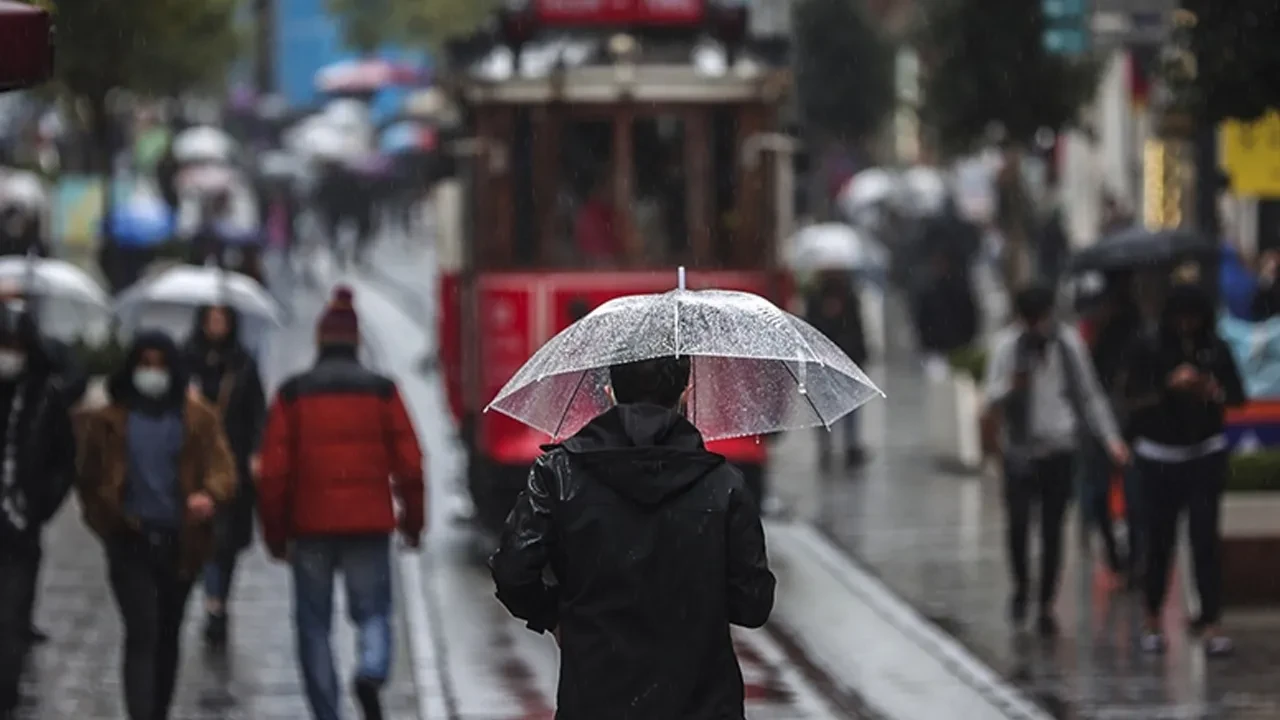 AKOM uyardı! Hafta sonu plan yapanlar dikkat: Kuvvetli sağanak geliyor