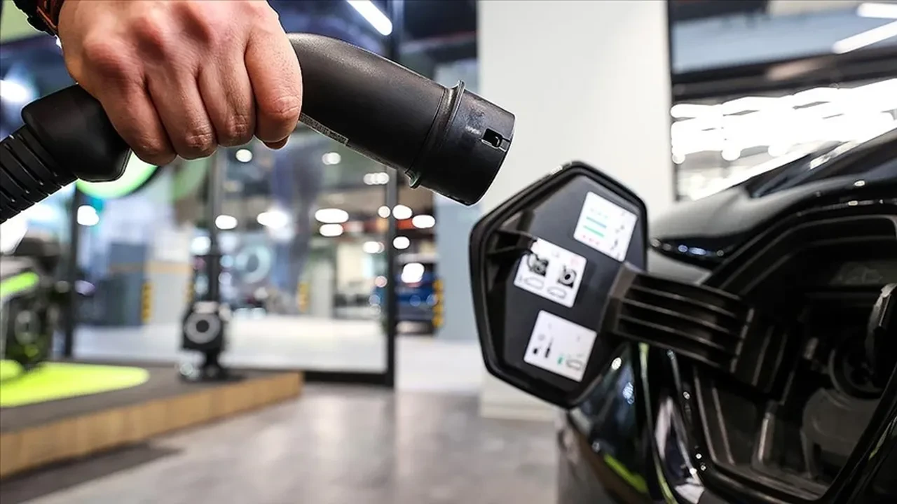 Araç tercihlerini değiştirecek rapor! Elektrikli araçlar rekor kırdı!