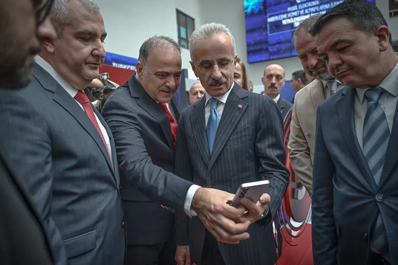 Bakan Uraloğlu açıkladı: İşte Türkiye'deki 5G uyumlu telefon sayısı