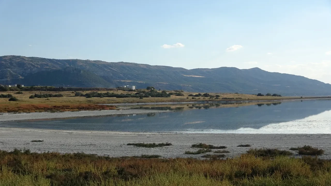 Burdur Gölü'nde sular çekildi! Uzmanlar depremi hatırlattı: Felakete yol açabilir
