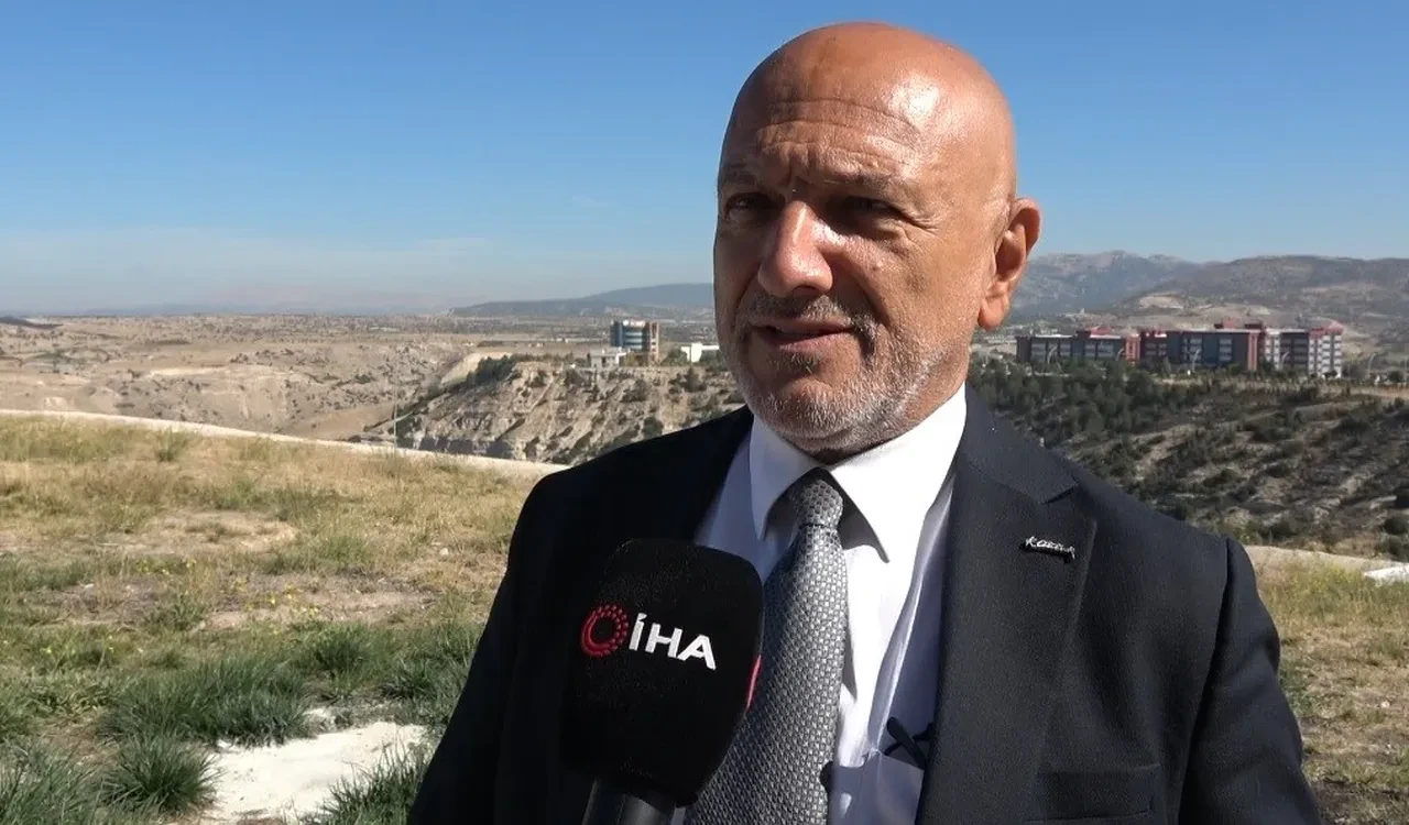 Burdur Gölü'nde sular çekildi! Uzmanlar depremi hatırlattı: Felakete yol açabilir