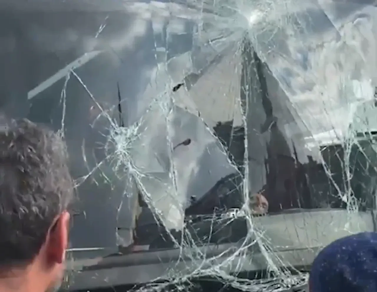 Çekmeköy'de otobüs durağa girdi! 1 kişi hayatını kaybetti