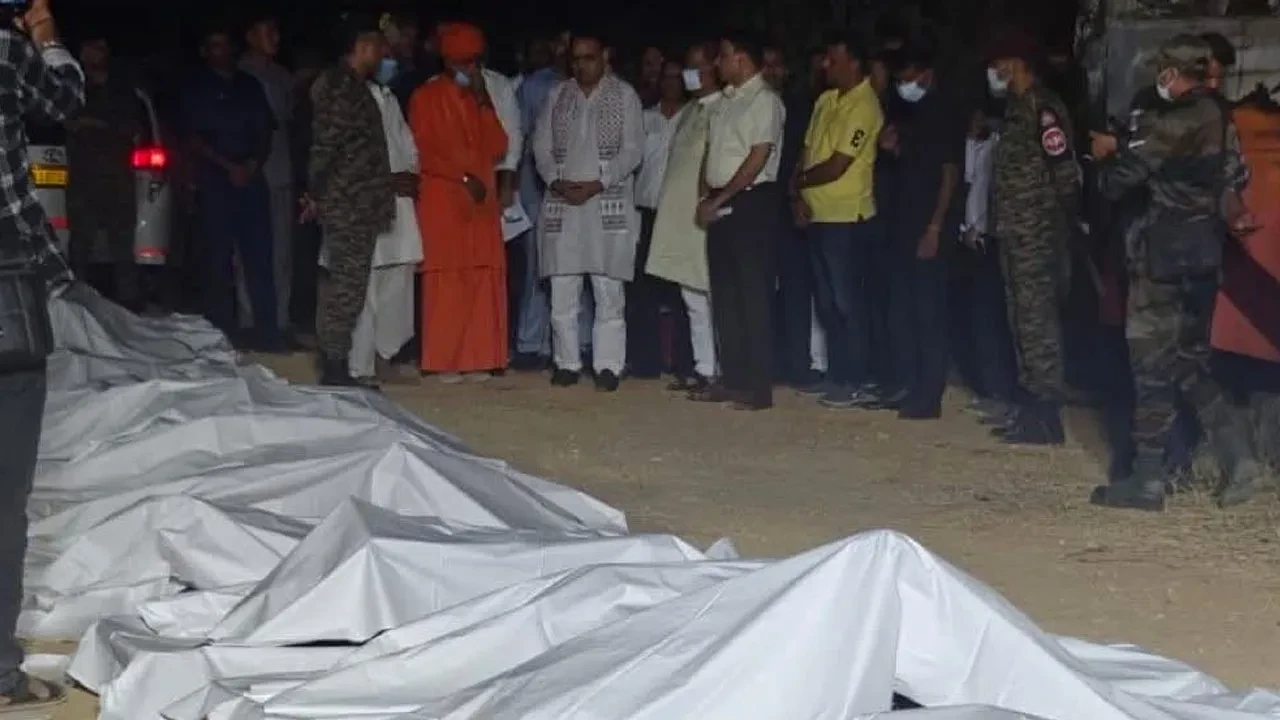 Hindistan'da yolcu otobüsü yandı: Çok sayıda ölü ve yaralı var