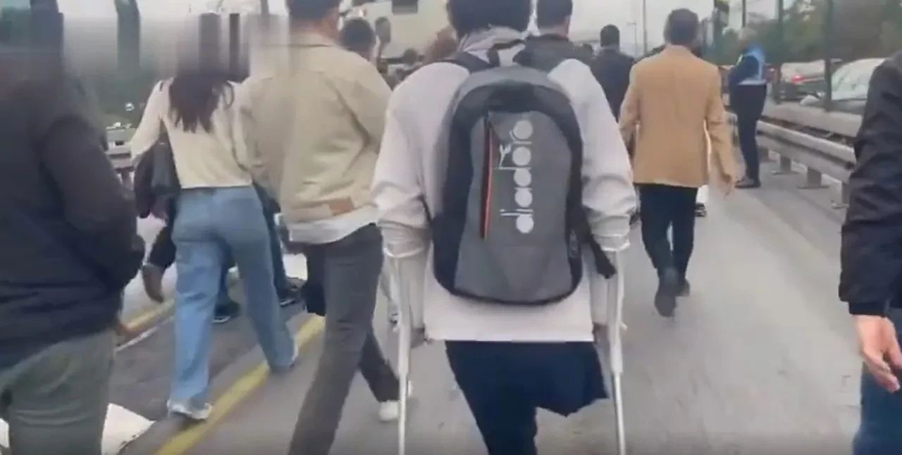 İstanbullulara sabah şoku! Metrobüs yine arıza yaptı, vatandaşlar isyan etti