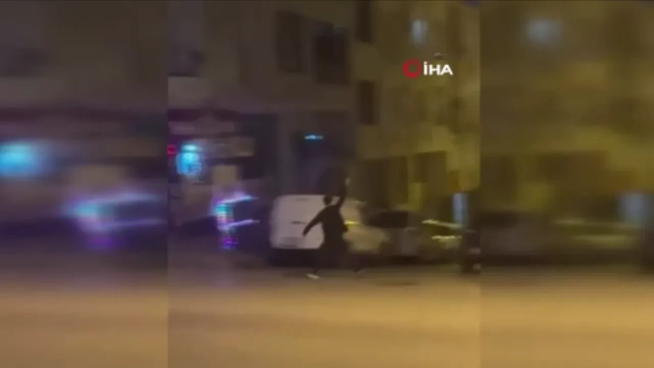 Kız kardeşini sevgilisiyle görünce çılgına döndü! Şoke eden anlar kamerada