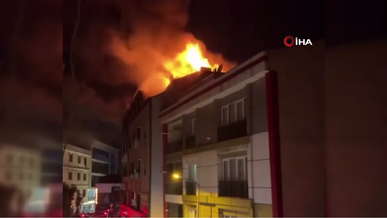 Küçükçekmece’de yangın yürekleri ağza getirdi! O anlar kamerada