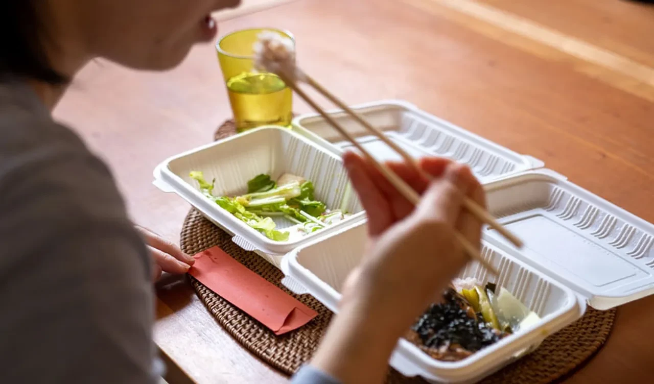 Uygulamanın açığı sayesinde milyonluk yemekleri ücretsiz yedi: "Tadını alınca duramadım"