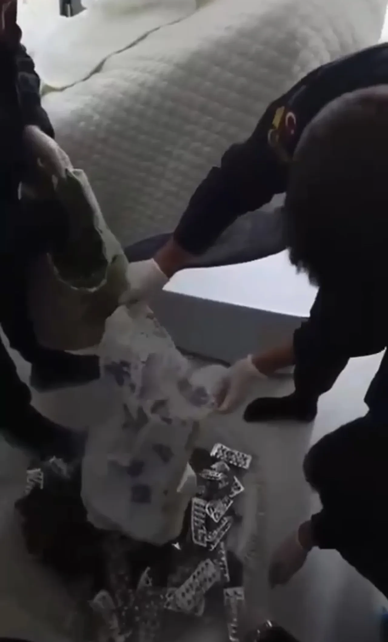 Yatağının altından çıkanlar hayrete düşürdü!