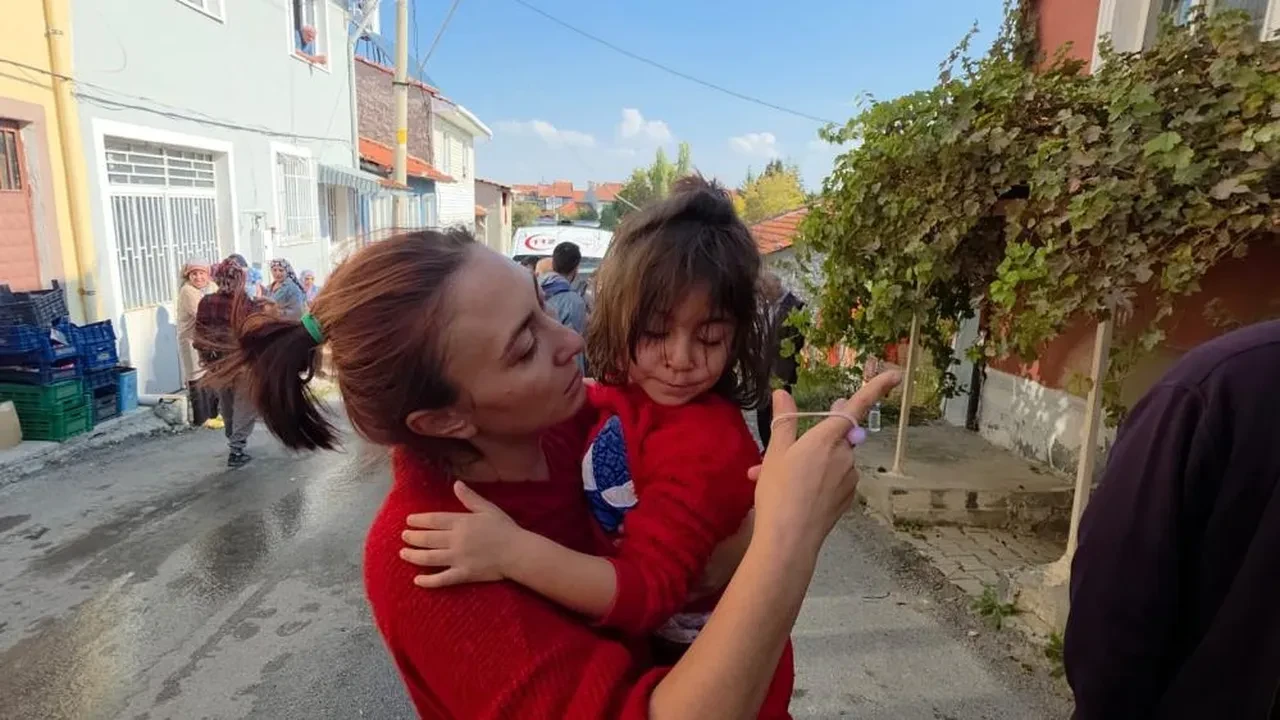 Yürekleri ağızlara getiren yangın! Kahraman anne canını hiçe sayıp evlatlarını kurtardı