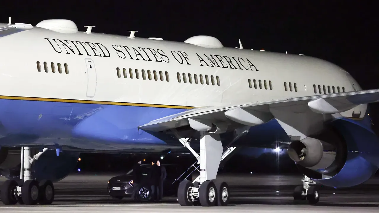 ABD Savaş Bakanı Pete Hegseth'in uçağı irtifa kaybetti, acil iniş yaptı