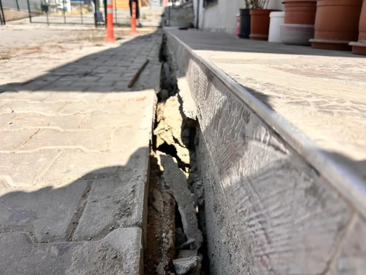 Ankara'da faciadan dönüldü: 17 katlı binanın zemini kaydı! 300 kişi tahliye edildi