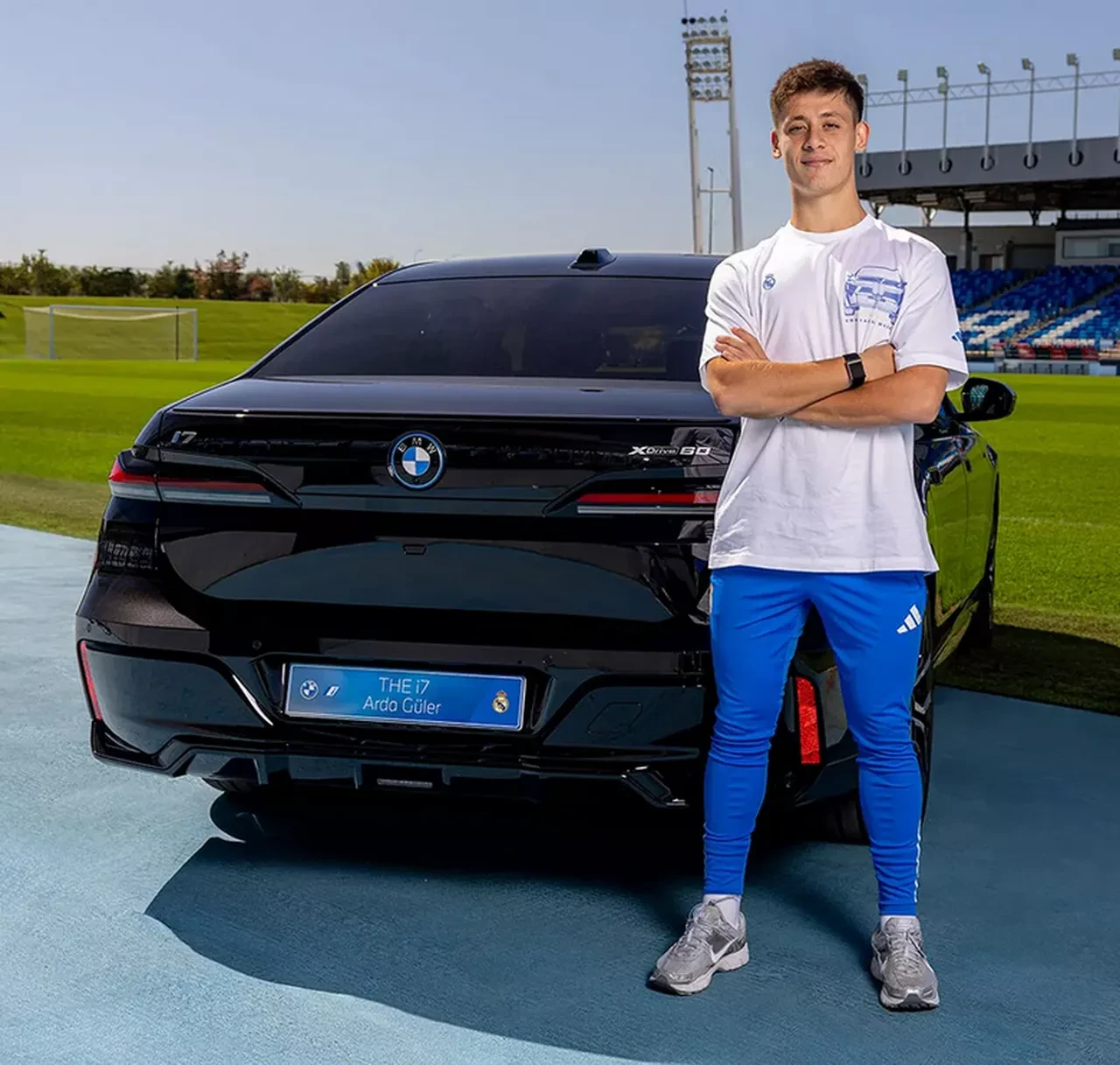 BMW, Real Madrid oyuncularına otomobil hediye etti! Arda Güler yeni arabasıyla poz verdi