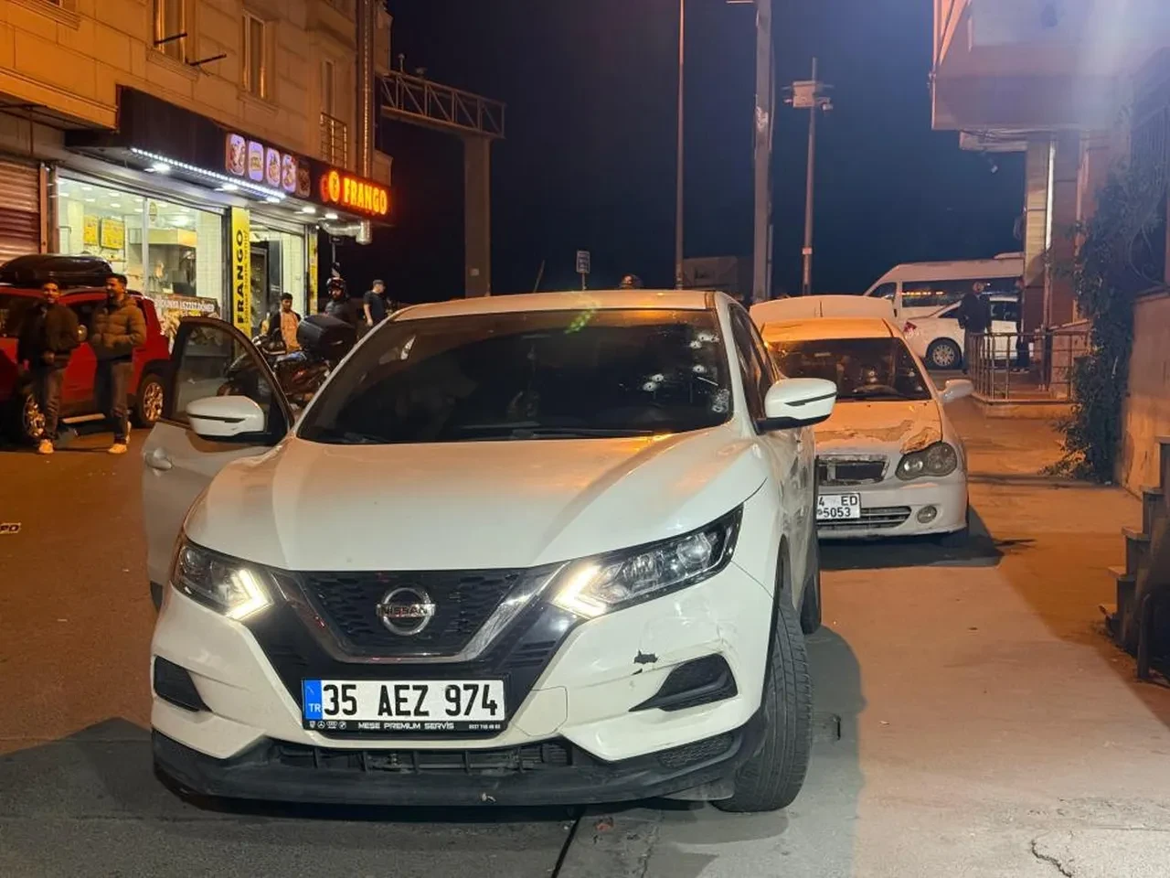 Esenyurt’ta kahvehaneye otomatik silahlarla saldırı