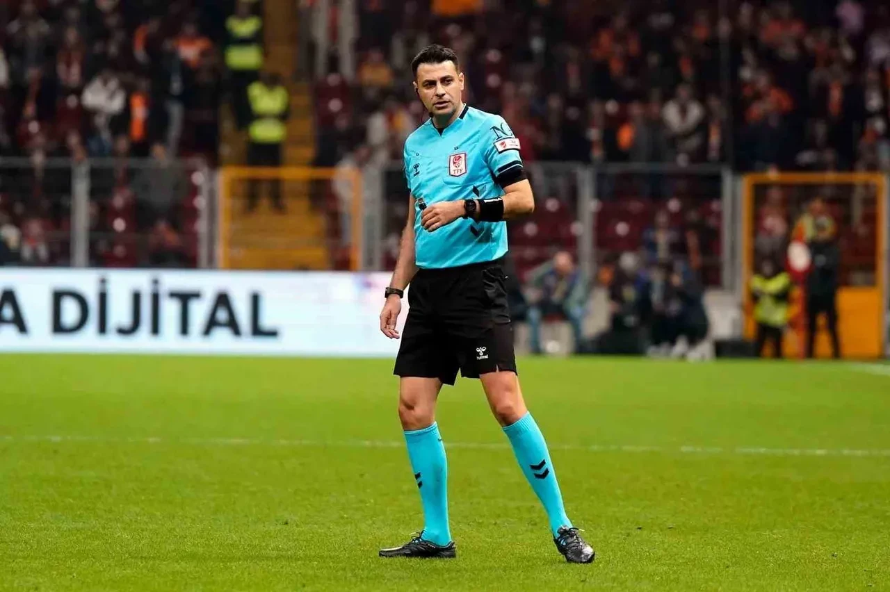 Fenerbahçe Fatih Karagümrük maçının hakemi kim? Ali Şansalan yönettiği Fenerbahçe maçları, karnesi