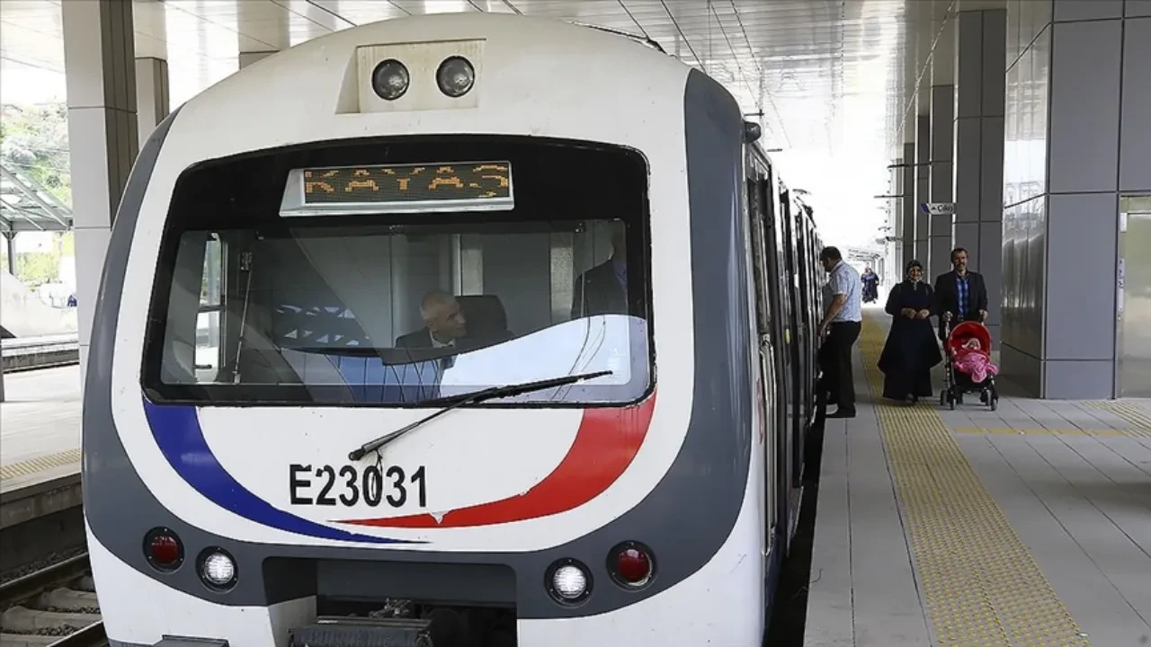 İZBAN ücretlerine zam mı geldi, ne kadar oldu 2025? Öğrenci fiyatının kaç TL olduğu belli oldu