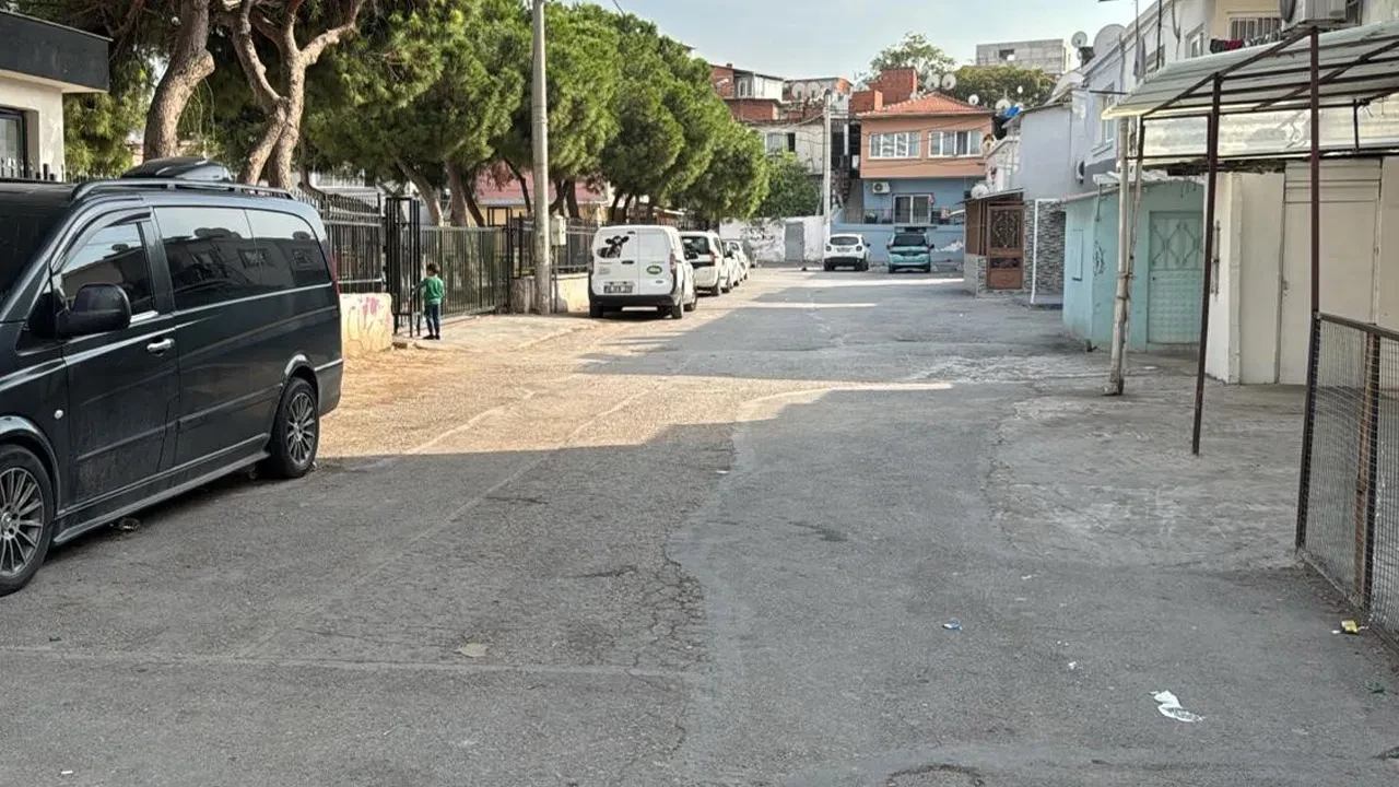 İzmir'de sokak ortasında eski eş vahşeti: Bıçaklayarak öldürdü