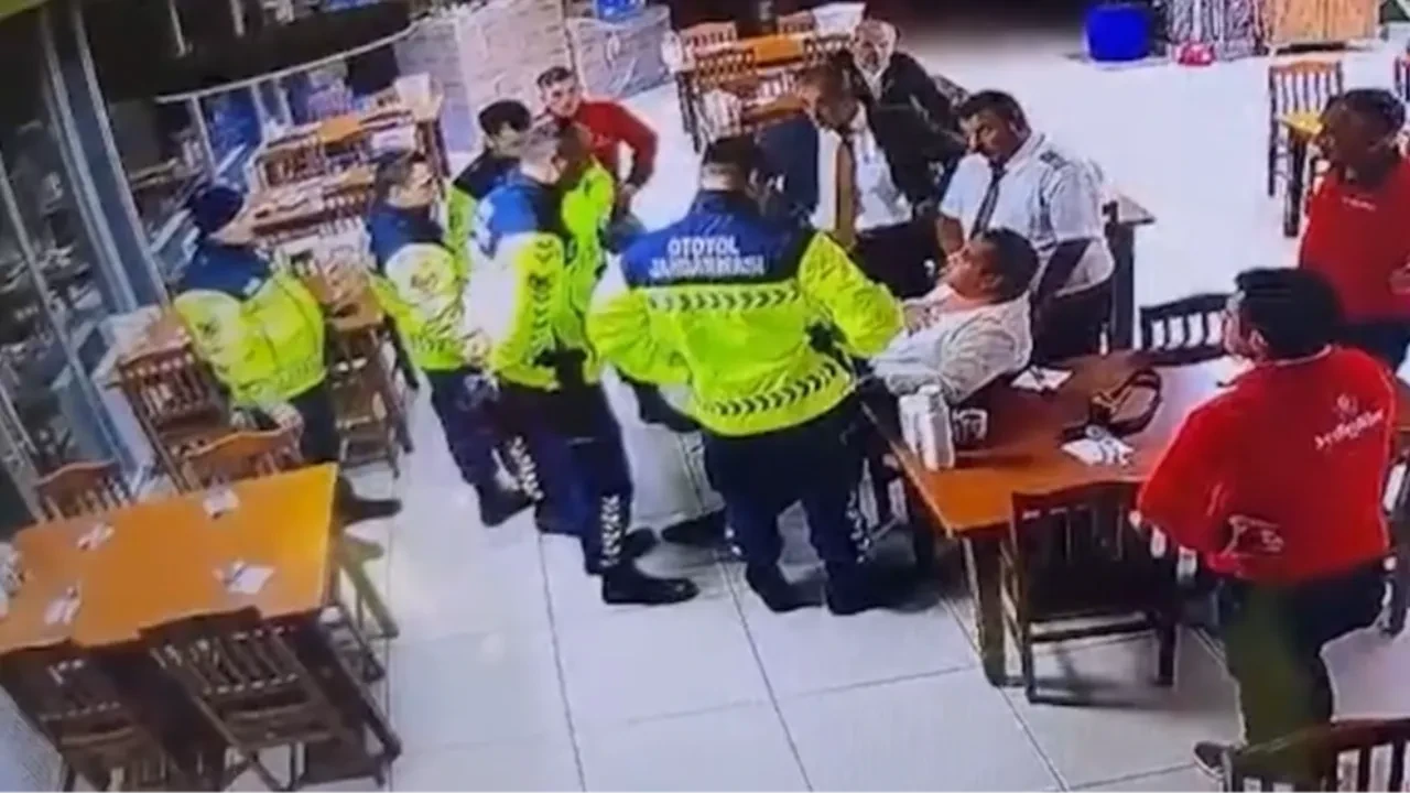 Jandarma, vatandaşı heimlich manevrasıyla kurtardı! O anlar kamerada