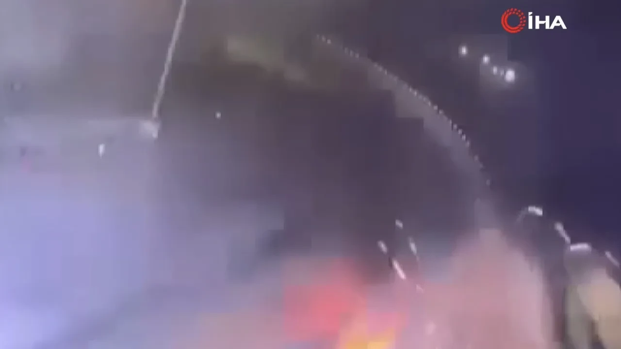Kamyon şarampole uçtu! Çok sayıda ölü ve yaralı var: Korkunç kaza kamerada 