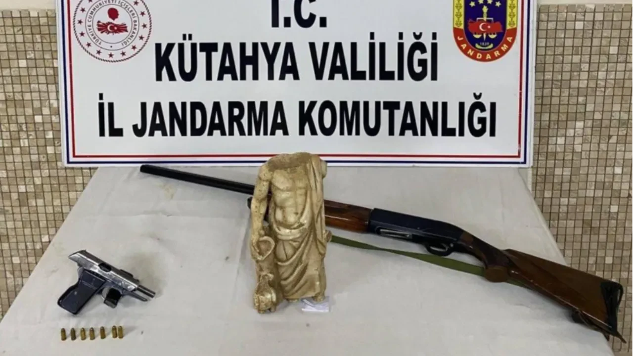 Kütahya’da M.Ö 5. yüzyıla ait heykel ele geçirildi! Neyi simgelediği herkesi şaşırttı!