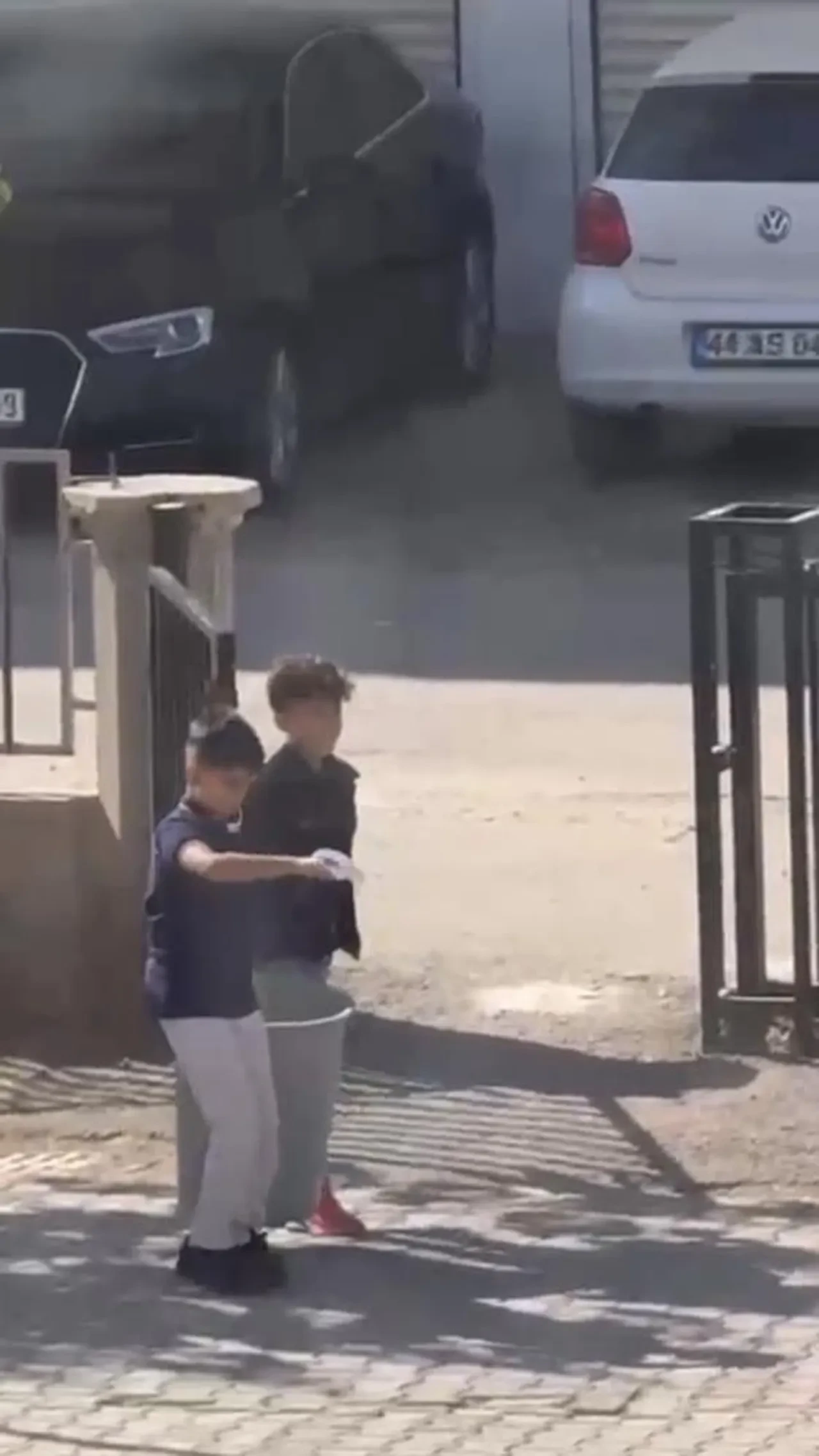 Mardin'de çöp bidonlu halay! Beğeni rekoru kırdı