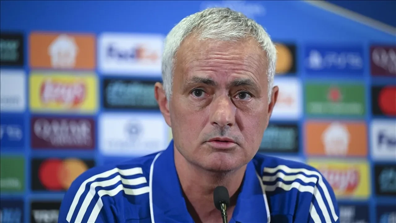 Mourinho'dan Sadettin Saran'a sert tepki! Eleştirilere cevap verdi
