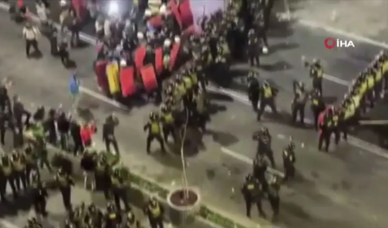 Peru'da sokaklar karıştı, hükümet karşıtı gösterilerde can kaybı var, çok sayıda kişi de yaralandı