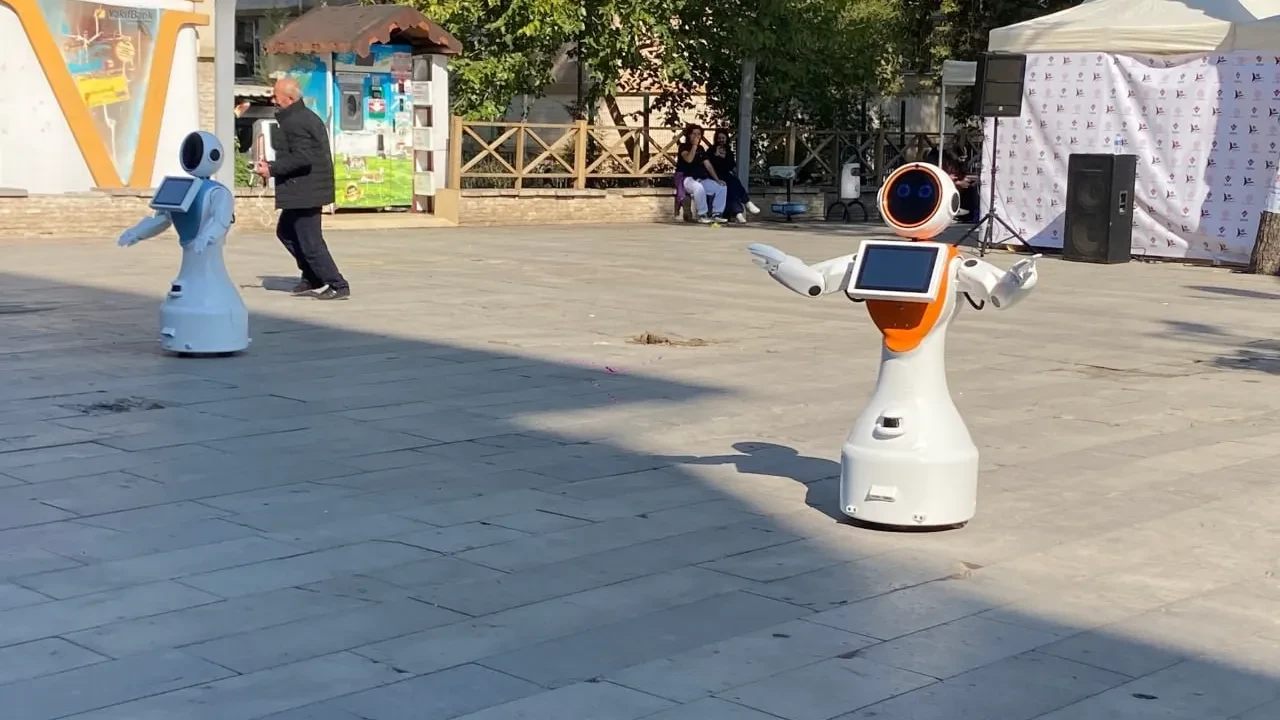 Robotlar kurtlarını böyle döktü! İşte festivale damga vuran anlar
