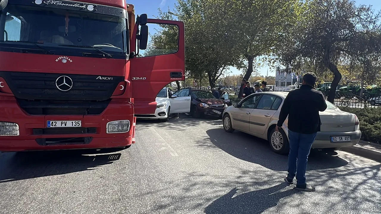 Ters yöne girdi, zincirleme kazaya yol açtı! Pes dedirten savunma