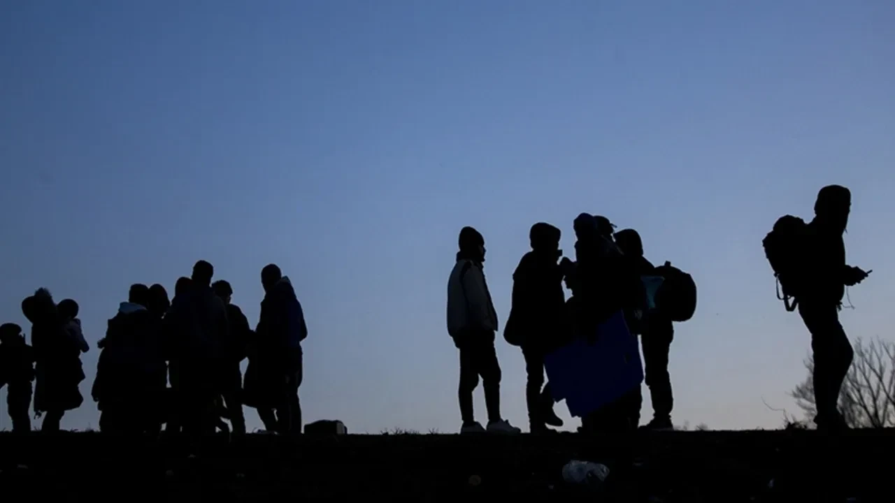 Yasa dışı yollarla ülkeye girmişler! 20 düzensiz göçmen yakalandı