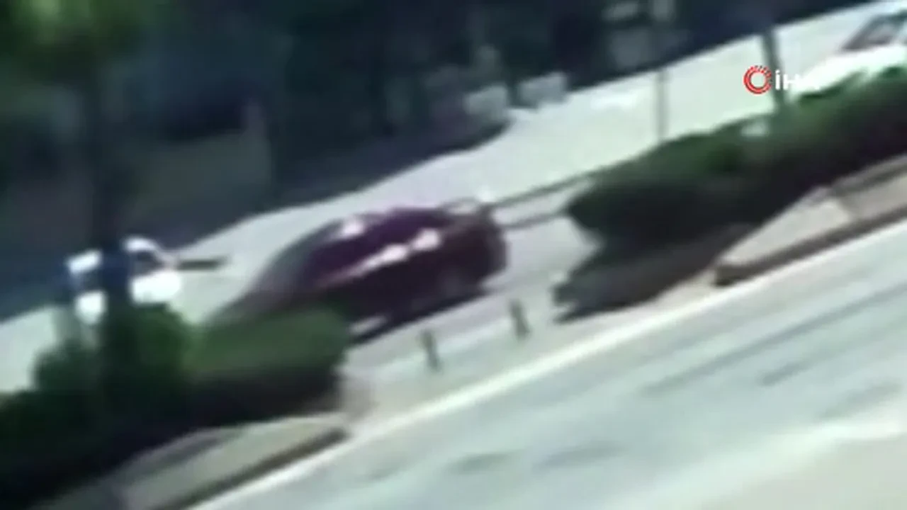 Yaya yolundan geçen kadına çarptı! Dehşet anlar saniye saniye kameralara yansıdı! 