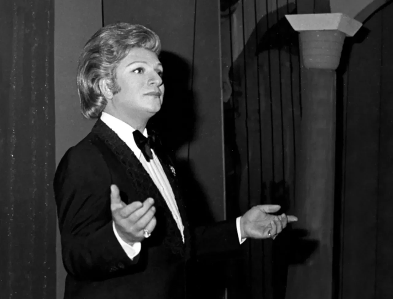 Zeki Müren filmi iptal mi oldu? Yapımcıdan ilk açıklama geldi