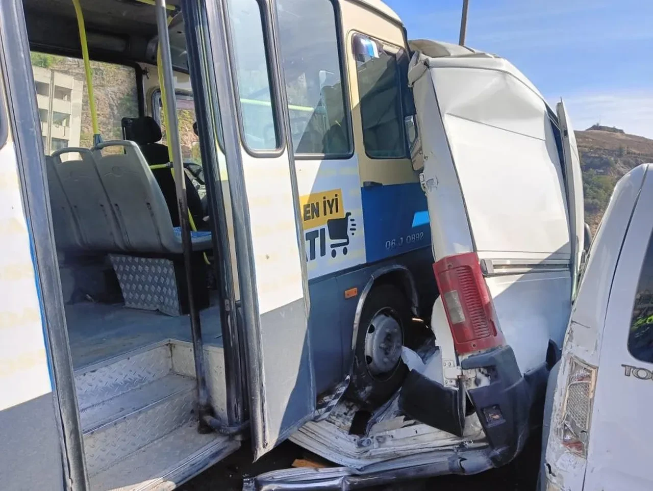 Ankara'da zincirleme kaza! Çok sayıda araç birbirine girdi: Yaralılar var