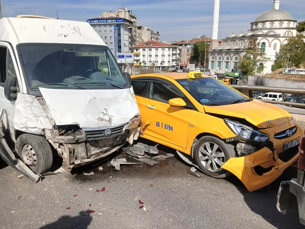 Ankara'da zincirleme kaza! Çok sayıda araç birbirine girdi: Yaralılar var