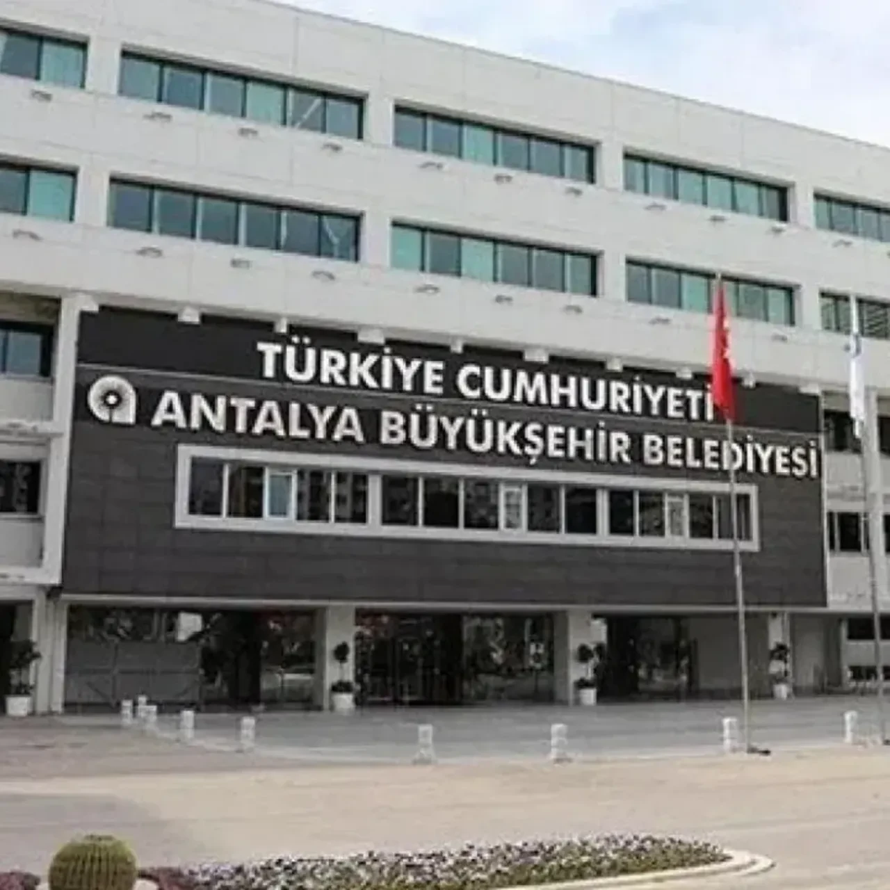 Antalya Büyükşehir Belediyesi yolsuzluk soruşturmasında 3 tutuklama kararı