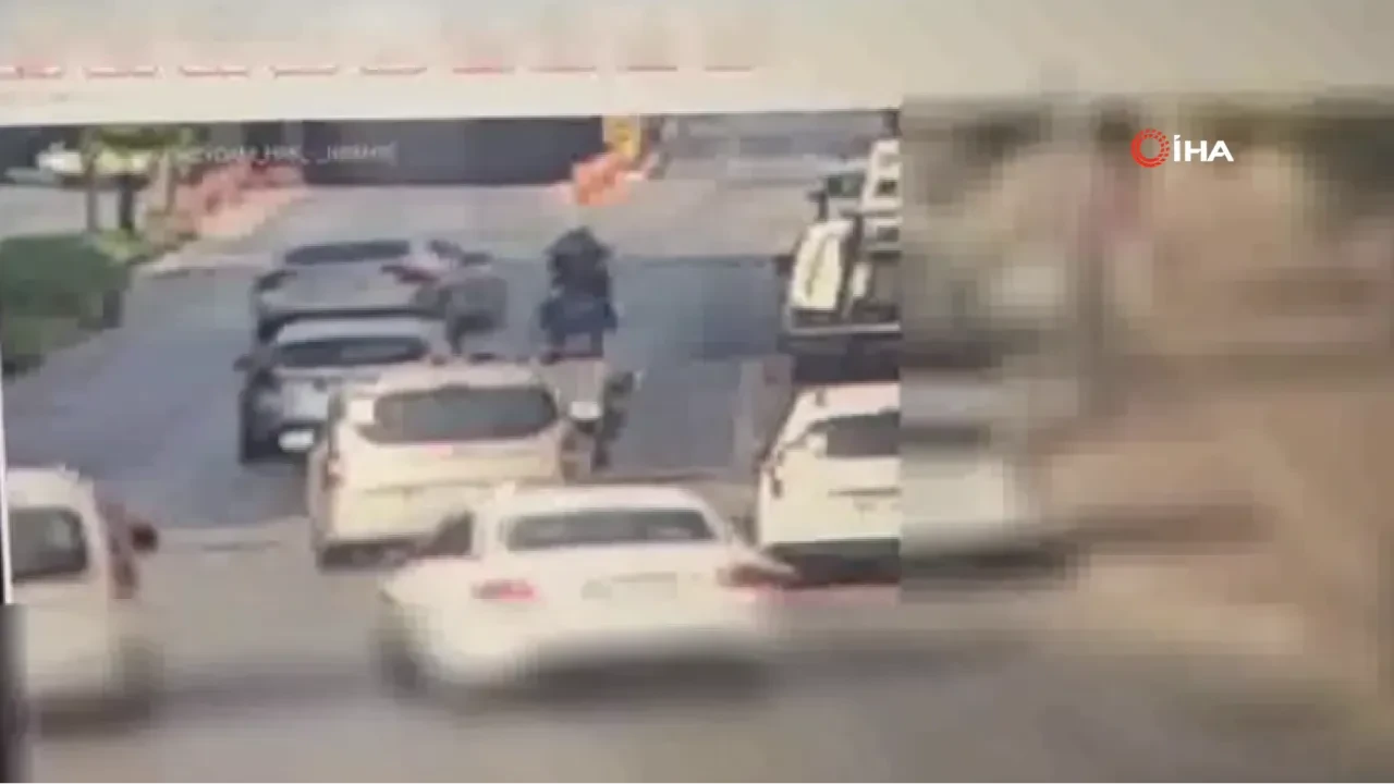 Antalya'da feci kaza kamerada! Motosiklete çarpıp olay yerinden kaçtı