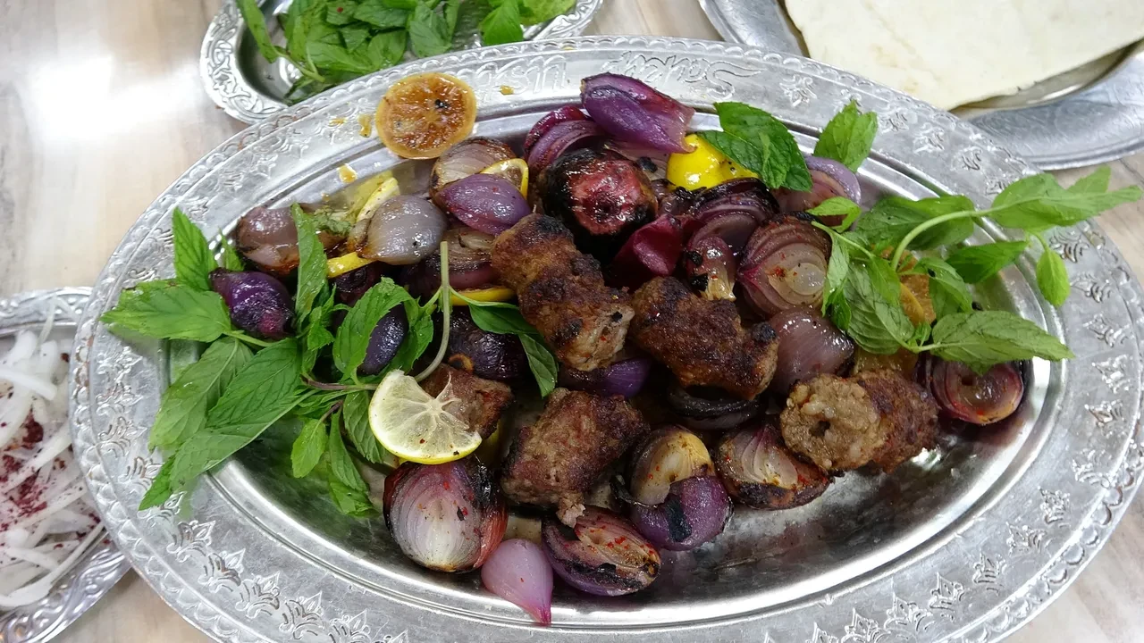 Soğan kebabı şifa dağıtıyor! İşte Gaziantep'in meşhur yemeğinin tarifi