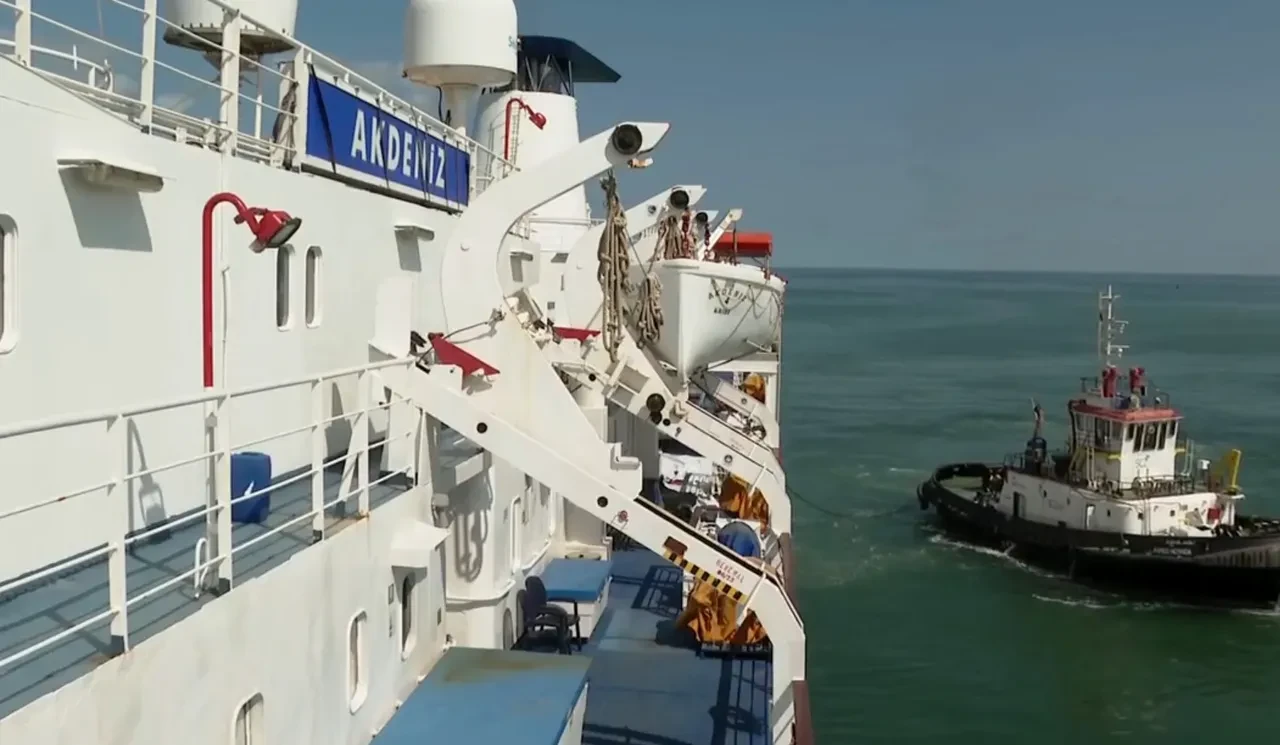 Gazze'ye umut taşıdı! İyilik Gemisi, El-Ariş Limanı'na ulaştı