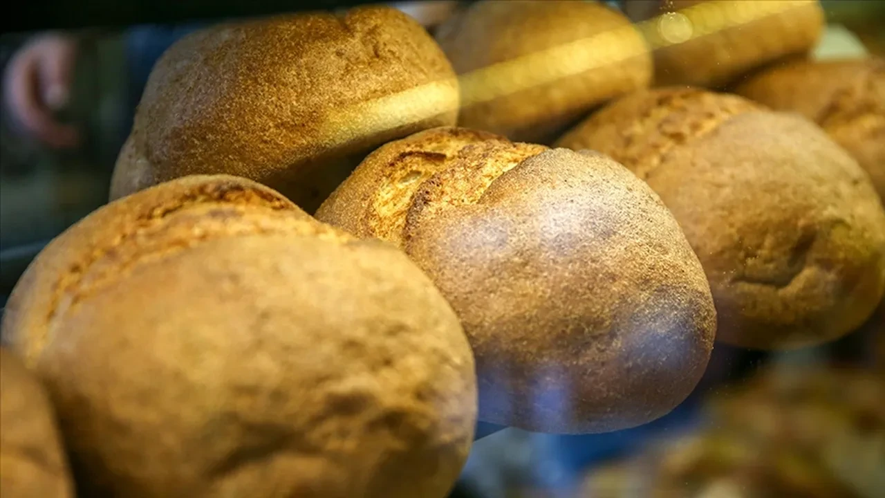 Her gün tüketiyoruz ama aslında bilmeden kendimizi zehirliyormuşuz! Uzmanlar en sağlıksız ekmek türlerini açıkladı
