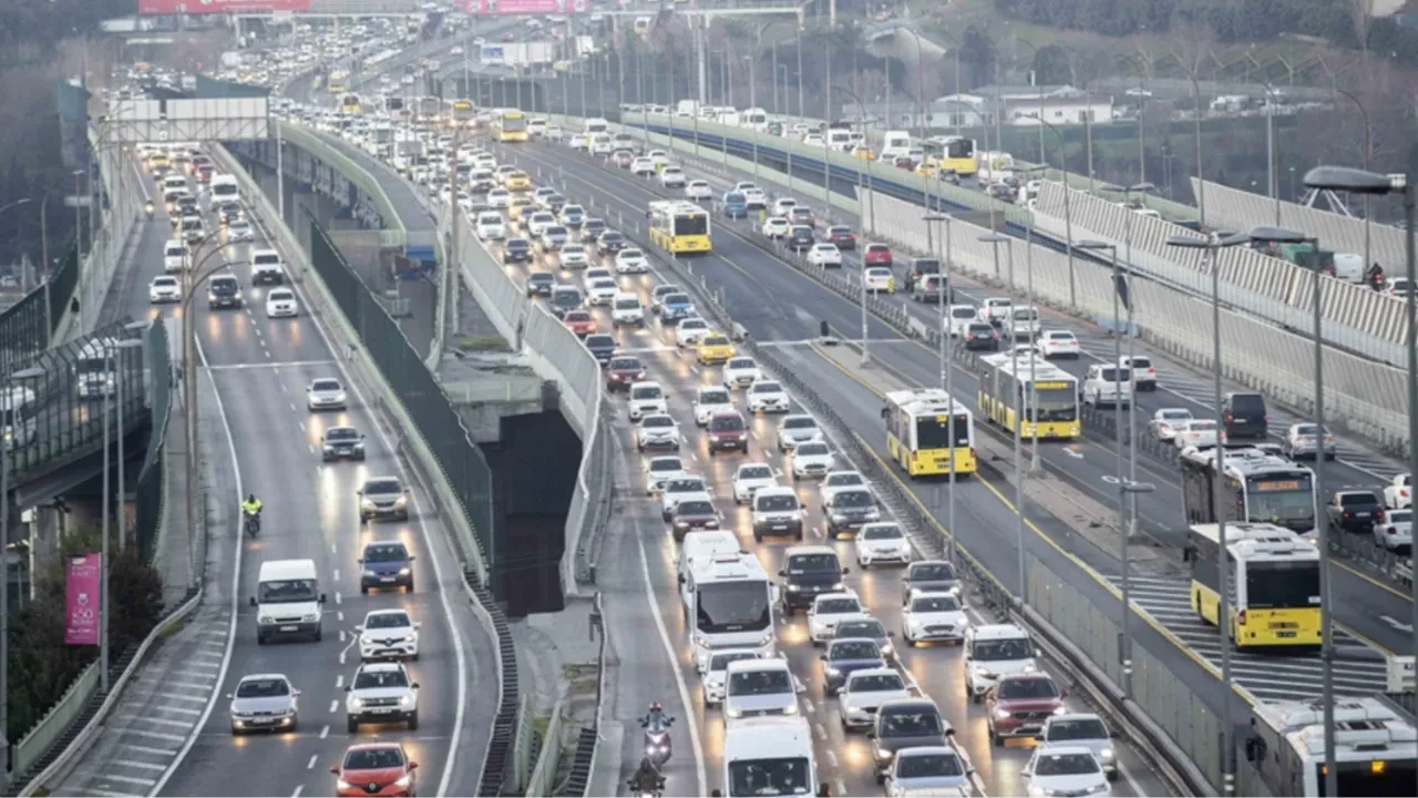 İstanbul'da bu 16 yol trafiğe kapatılıyor! 