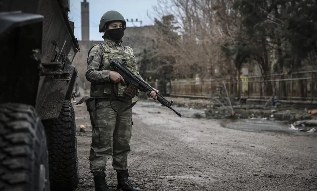 Kadınlara zorunlu askerlik geldi mi?