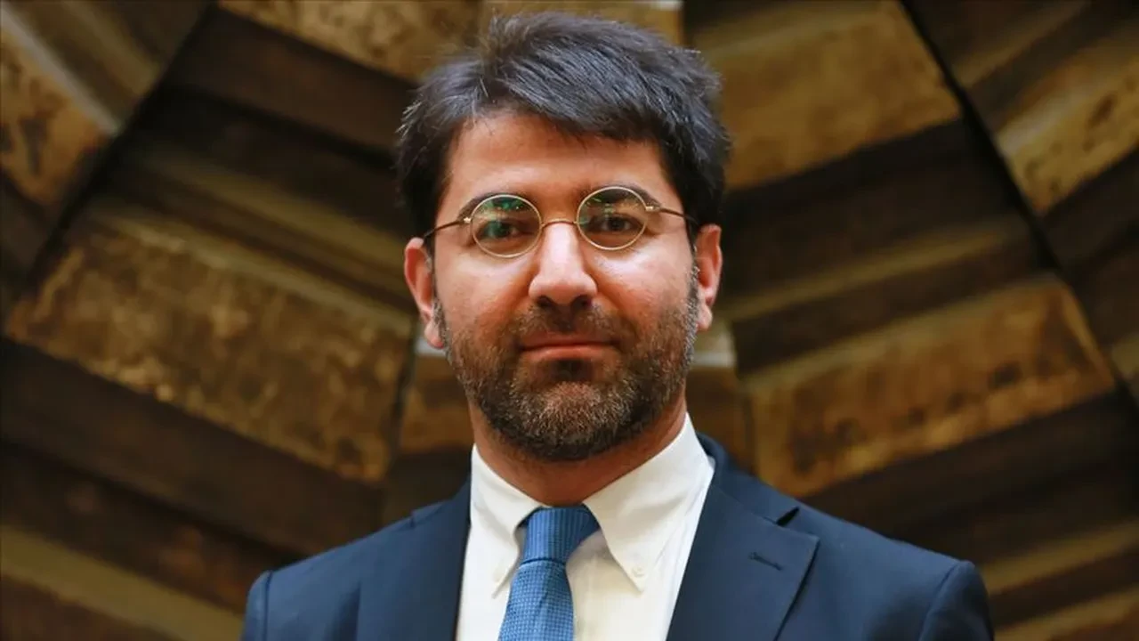 Laleli operasyonu ve eski Merkez Bankası Başkan Yardımcısı'nın tutuklanmasının anlamı ne? Cem Küçük'ün yorumunda Mehmet Şimşek de var