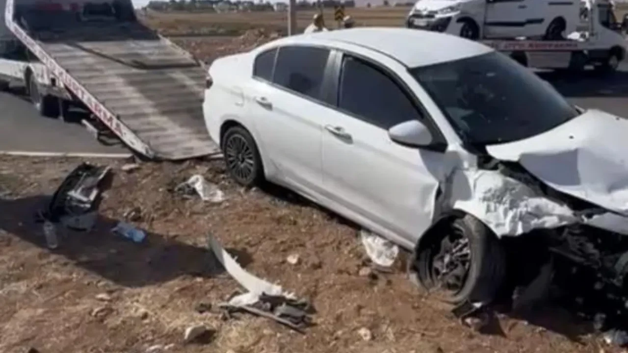 Mardin'de otomobil ile hafif ticari araç çarpıştı: Yaralılar var!