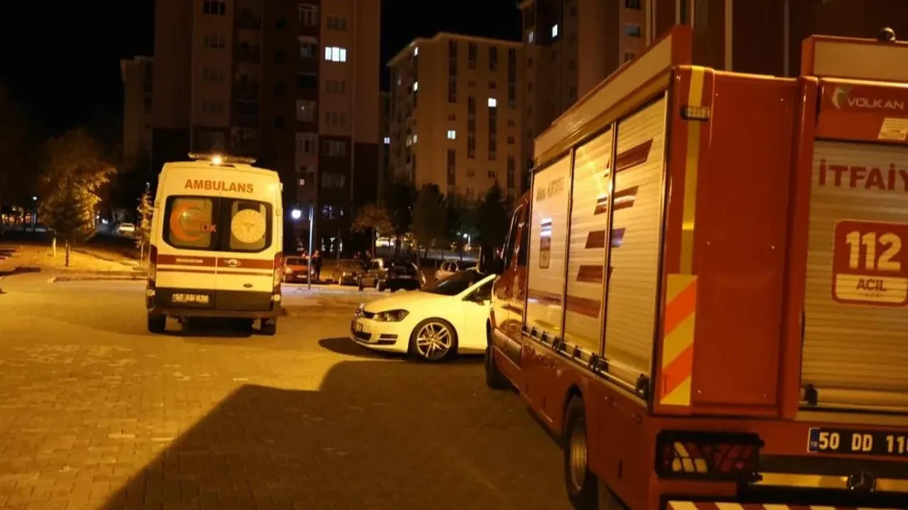 Nevşehir’de dehşet anları: Kayınbabasını bıçakladı, pencereden yastık yaktı!